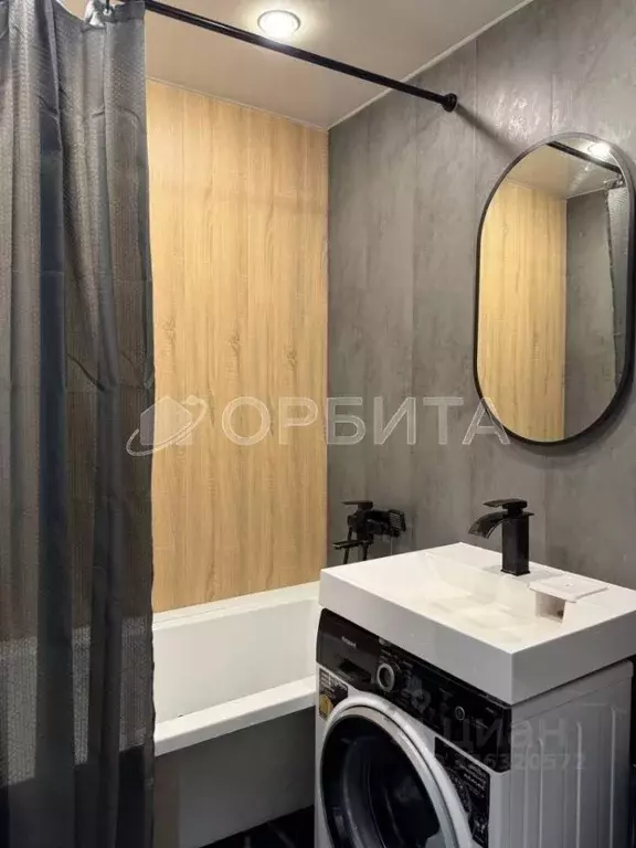 2-к кв. Тюменская область, Тюмень ул. Прокопия Артамонова, 6к1 (55.8 ... - Фото 1