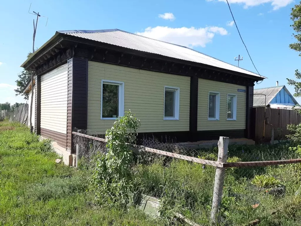 Дом в Омская область, Любинский район, д. Авлы Центральная ул. (72 м) - Фото 1