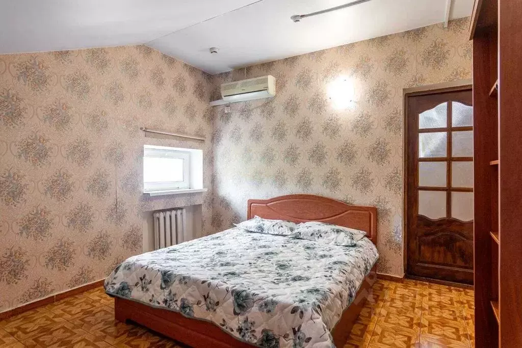 Комната Краснодарский край, Геленджик ул. Островского, 4 - Фото 1