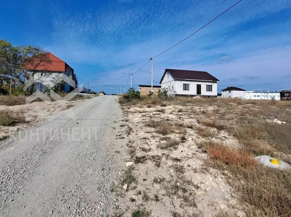 Участок в Крым, Черноморское пгт ул. Амосова, 18 (6.0 сот.) - Фото 1