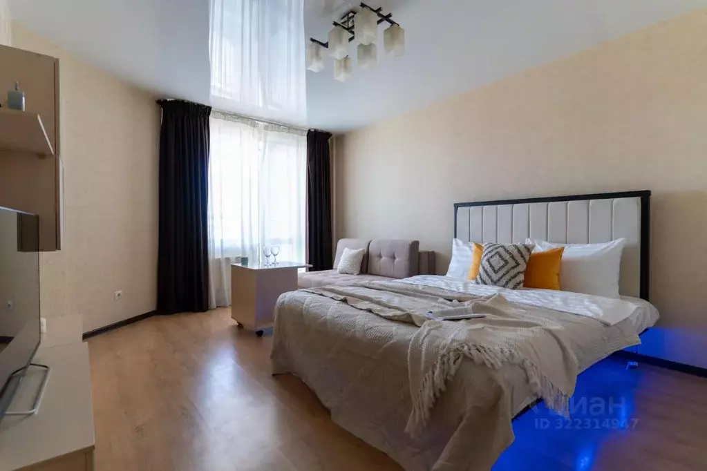 2-к кв. Свердловская область, Екатеринбург ул. Щорса, 105 (58.0 м) - Фото 1