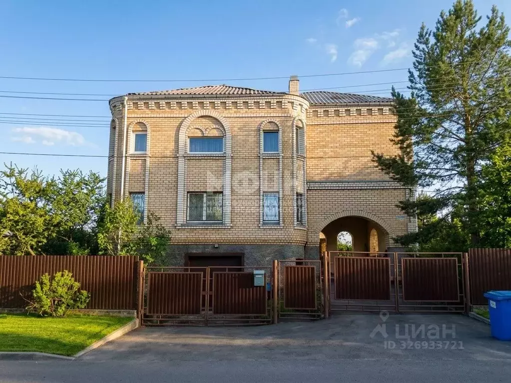 Дом в Карелия, Петрозаводск ул. Раевского, 17 (330 м) - Фото 1