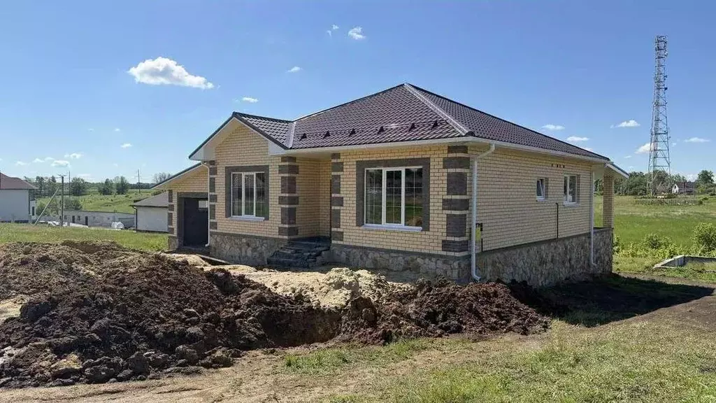 Дом в Белгородская область, Строитель Яковлевский городской округ, ул. ... - Фото 1
