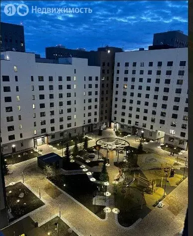 Квартира-студия: Тюмень, улица Республики, 204к7 (32.3 м) - Фото 0