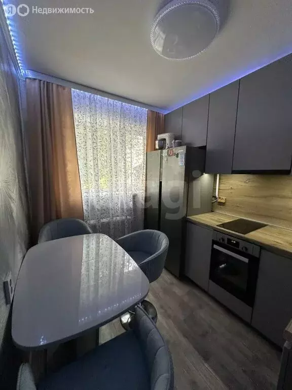 3-комнатная квартира: Курган, улица Кирова, 108 (63.2 м) - Фото 0