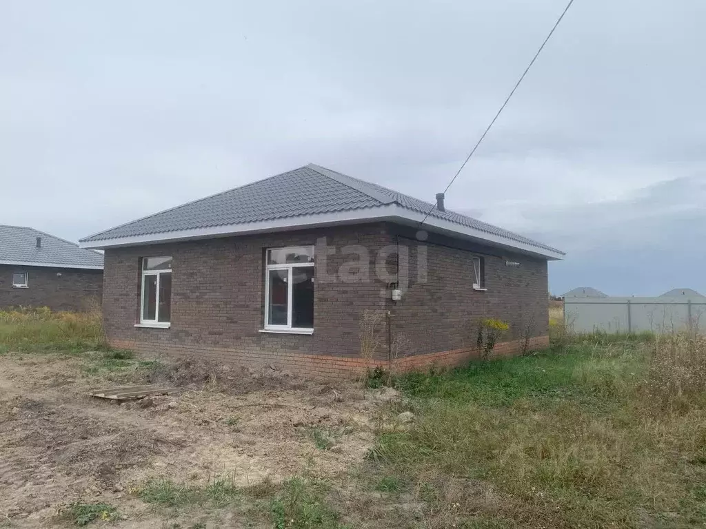 Дом в Курская область, Курский район, Лебяженский сельсовет, д. ... - Фото 0