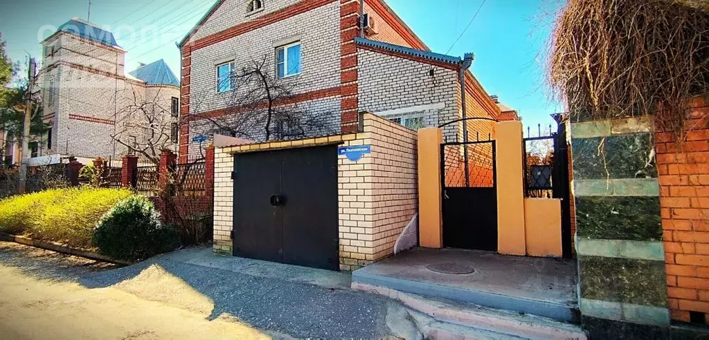 Дом в Астраханская область, Астрахань Поэтическая ул., 18 (340 м) - Фото 0