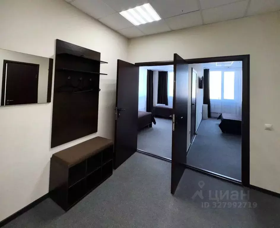 Комната Омская область, Омск ул. 70 лет Октября, 25/7 - Фото 1