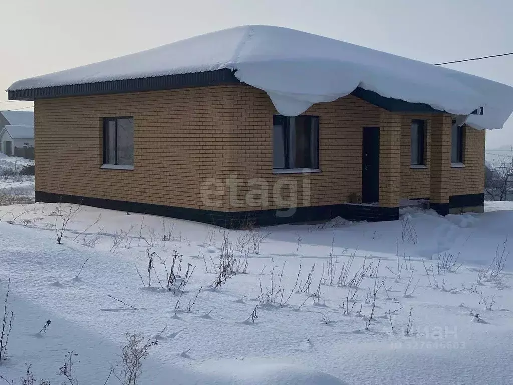 Дом в Башкортостан, Иглинский район, Акбердинский сельсовет, с. ... - Фото 2