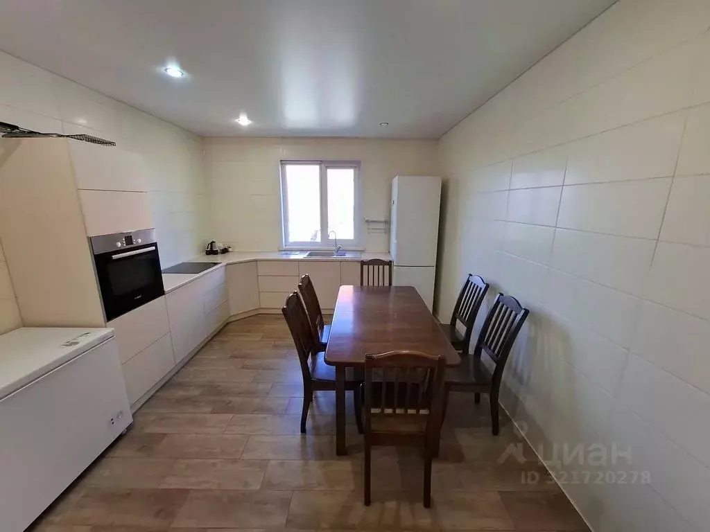 Дом в Оренбургская область, Сакмарский район, пос. Светлый Советская ... - Фото 1