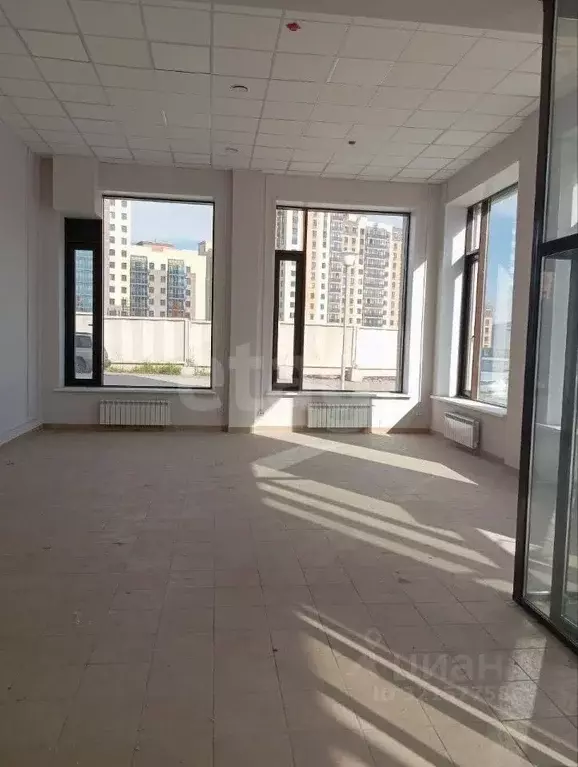 Помещение свободного назначения в Красноярский край, Красноярск ул. ... - Фото 0