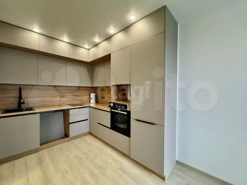2-к. квартира, 60 м, 2/14 эт. - Фото 1