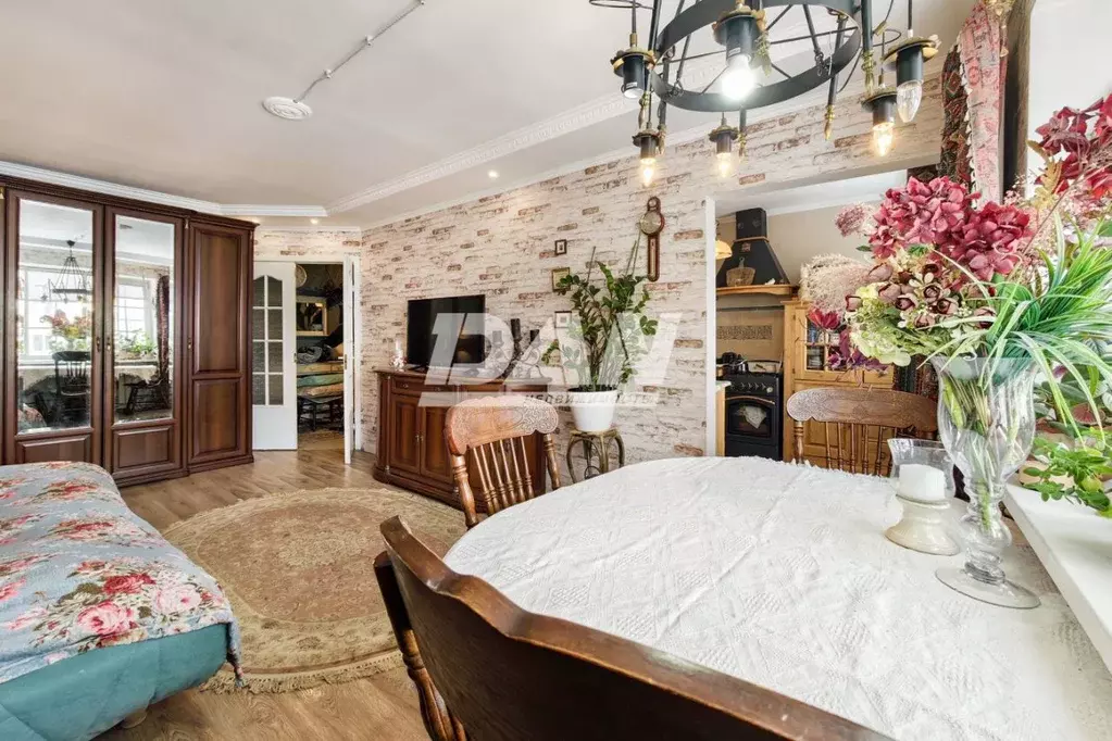 2-к кв. Челябинская область, Челябинск Российская ул., 63 (60.1 м) - Фото 1