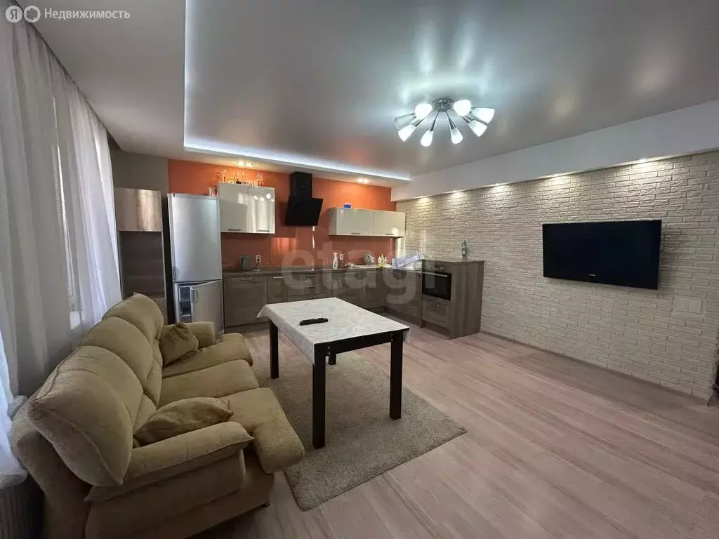 3-комнатная квартира: Курган, улица Куйбышева, 15 (94 м) - Фото 1