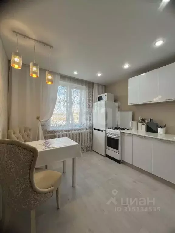 3-к кв. Коми, Усинск Возейская ул., 17 (66.1 м) - Фото 0