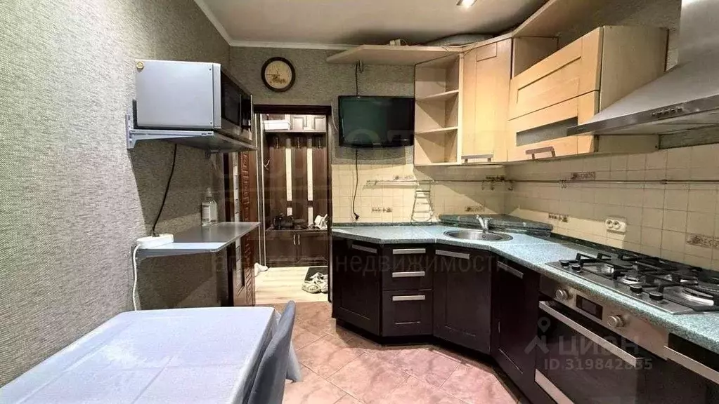 3-к кв. Белгородская область, Белгород ул. Губкина, 34 (60.0 м) - Фото 0