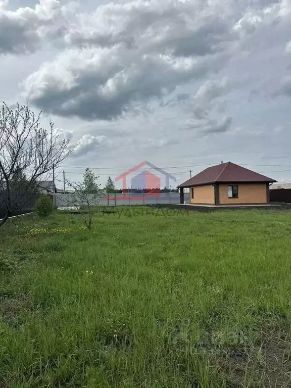 Участок в Белгородская область, Старый Оскол ул. Черемуховая (15.0 ... - Фото 0