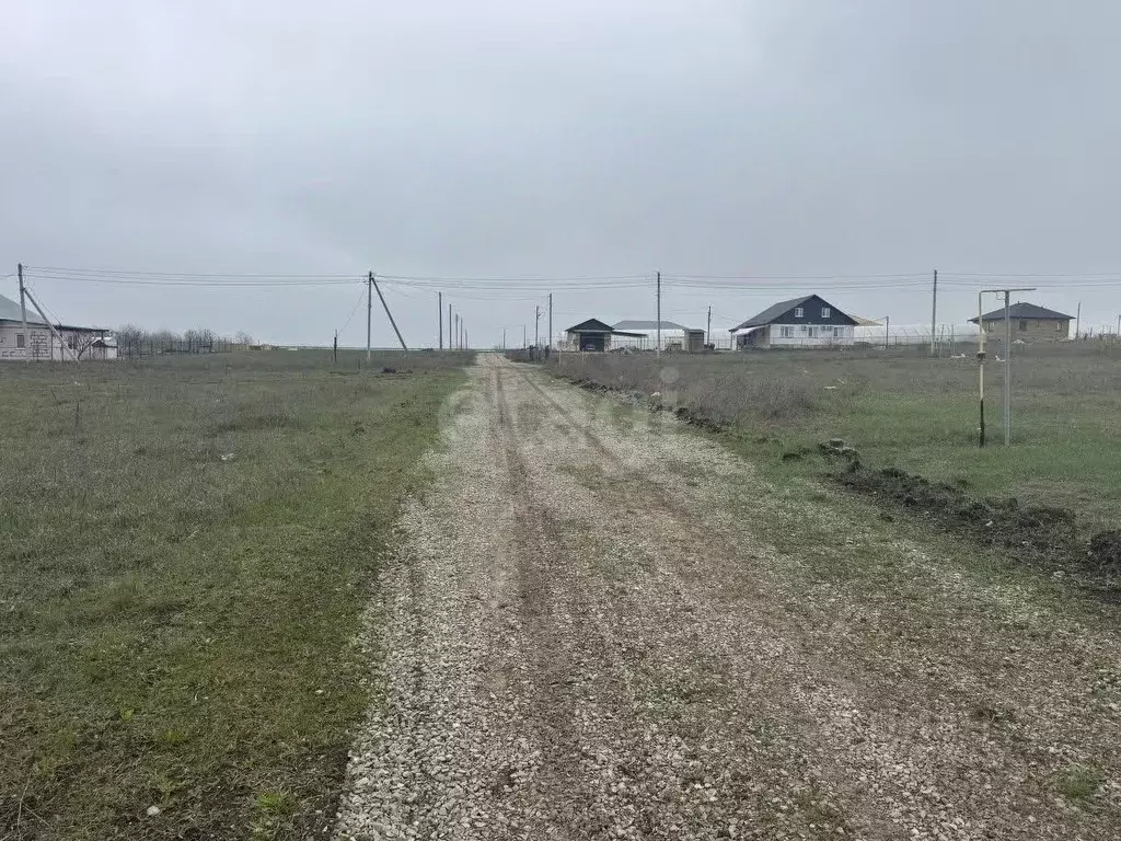 Участок в Крым, Симферопольский район, Гвардейское пгт ул. Ягодная ... - Фото 1