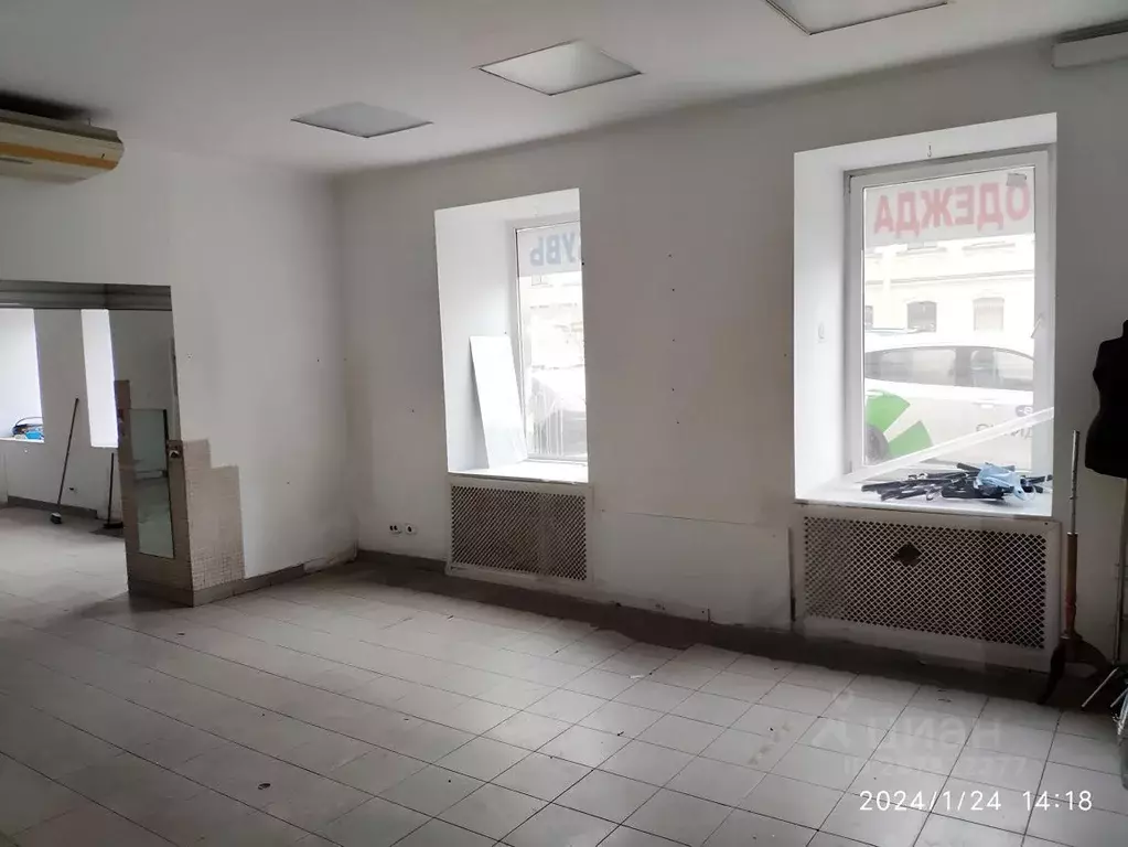 Торговая площадь в Санкт-Петербург просп. Малый Васильевского острова, ... - Фото 1