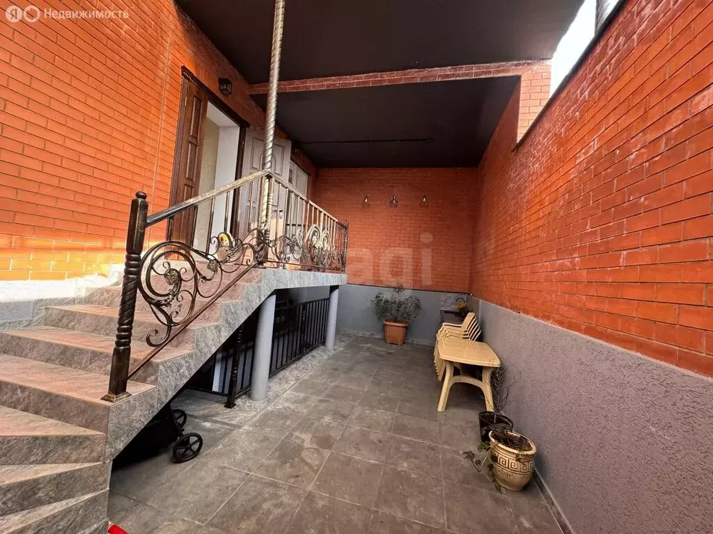 Дом в Беслан, улица Ватаева (230 м) - Фото 2