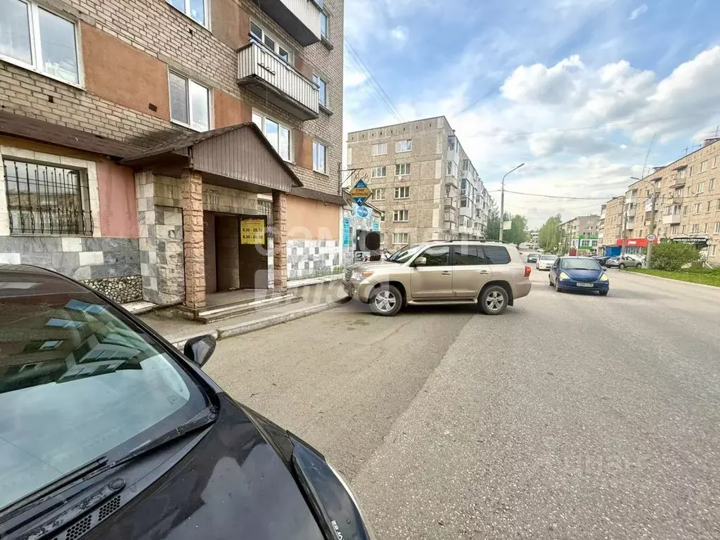 Торговая площадь в Свердловская область, Серов ул. Луначарского, 110 ... - Фото 2