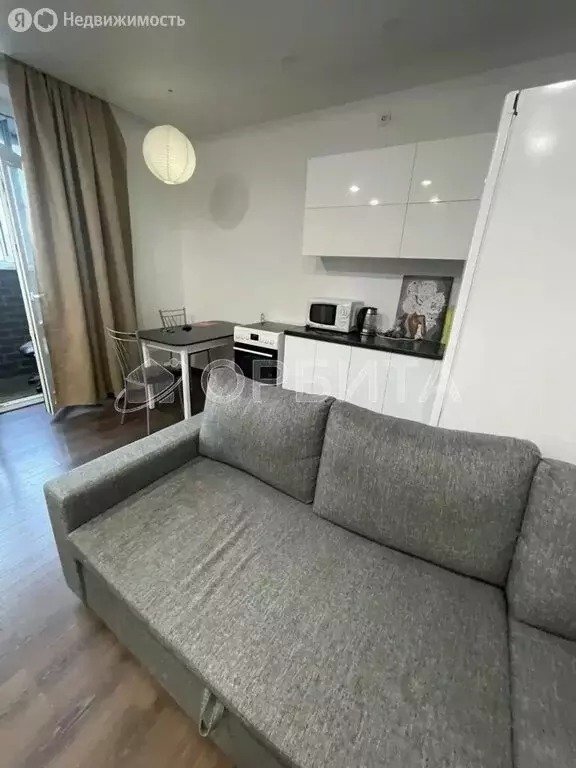 Квартира-студия: Тюмень, улица Тимофея Чаркова, 81 (27.7 м) - Фото 2