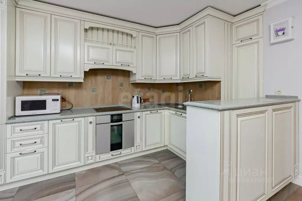 2-к кв. Тюменская область, Тюмень ул. Пермякова, 79 (89.9 м) - Фото 1