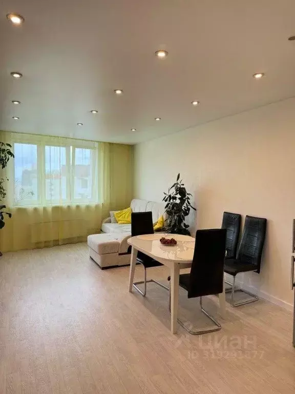 3-к кв. Свердловская область, Екатеринбург ул. Чкалова, 241 (80.0 м) - Фото 1