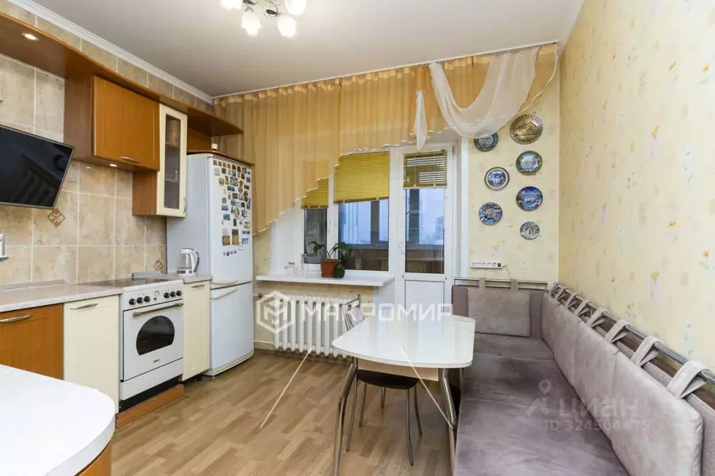 3-к кв. Ханты-Мансийский АО, Сургут Югорская ул., 7 (71.4 м) - Фото 1