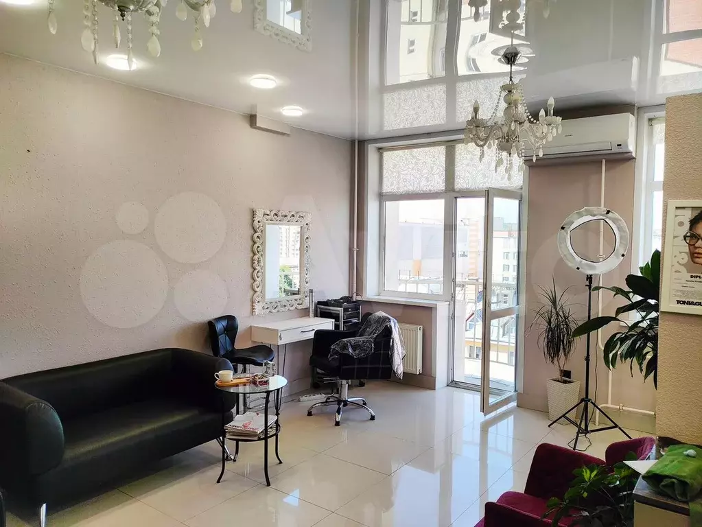 Продам офис возле метро, правый берег, 46 м - Фото 1