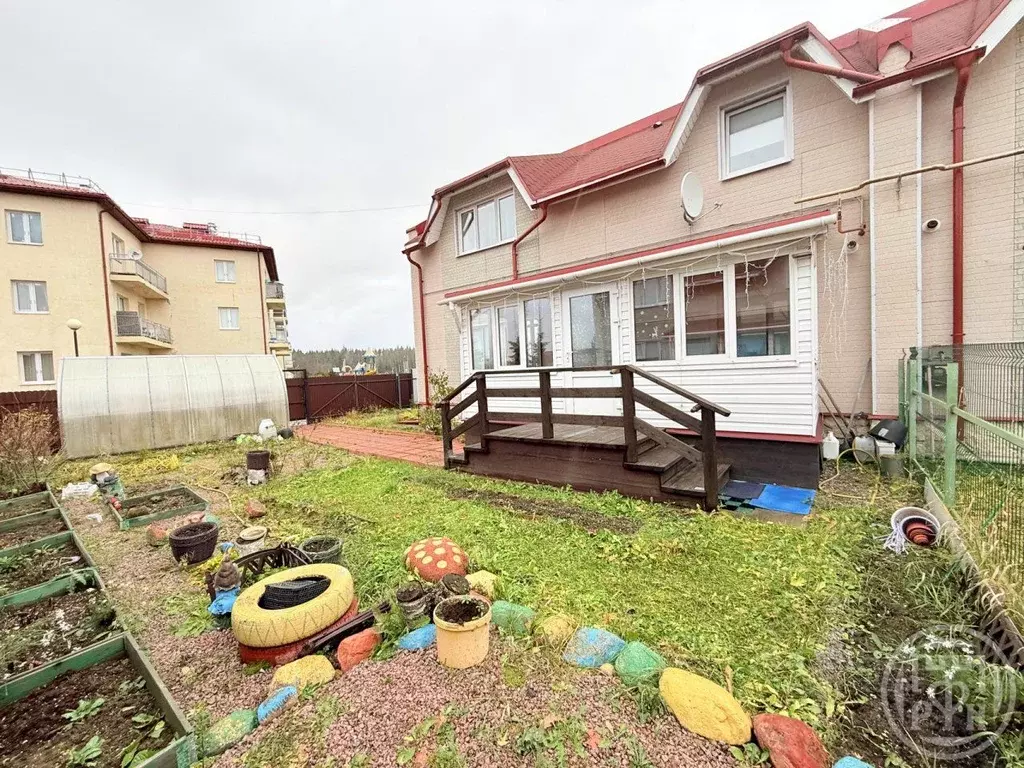 Таунхаус в Ленинградская область, Выборгский район, пос. Первомайское, ... - Фото 2