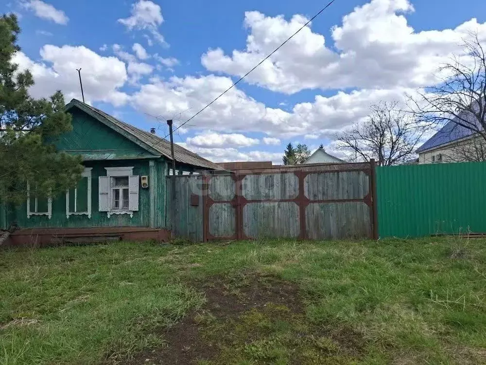 Дом в Оренбургская область, с. Шарлык пер. Пионерский, 21 (36 м) - Фото 1
