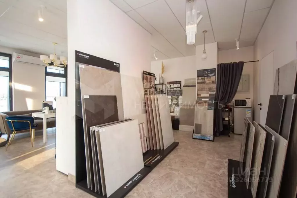 Торговая площадь в Тюменская область, Тюмень ул. 2-я Луговая, 22к1 (60 ... - Фото 1