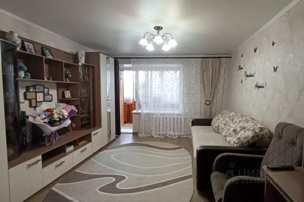 3-к кв. Омская область, Омск просп. Космический, 32 (61.8 м) - Фото 1