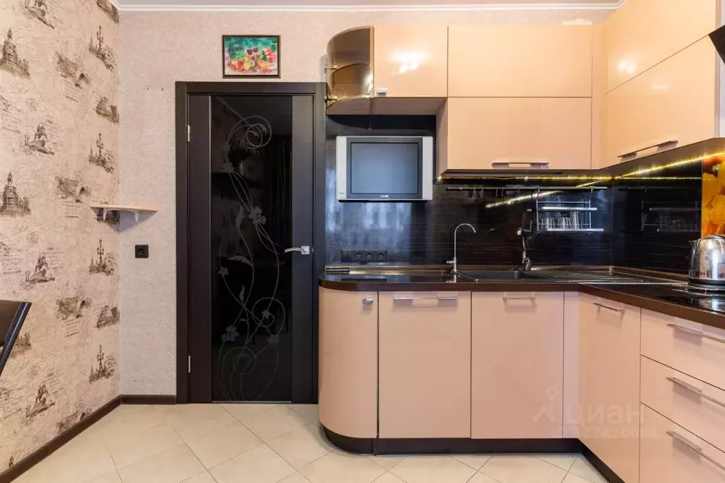 2-к кв. Санкт-Петербург ул. Оптиков, 38к1 (56.6 м) - Фото 0