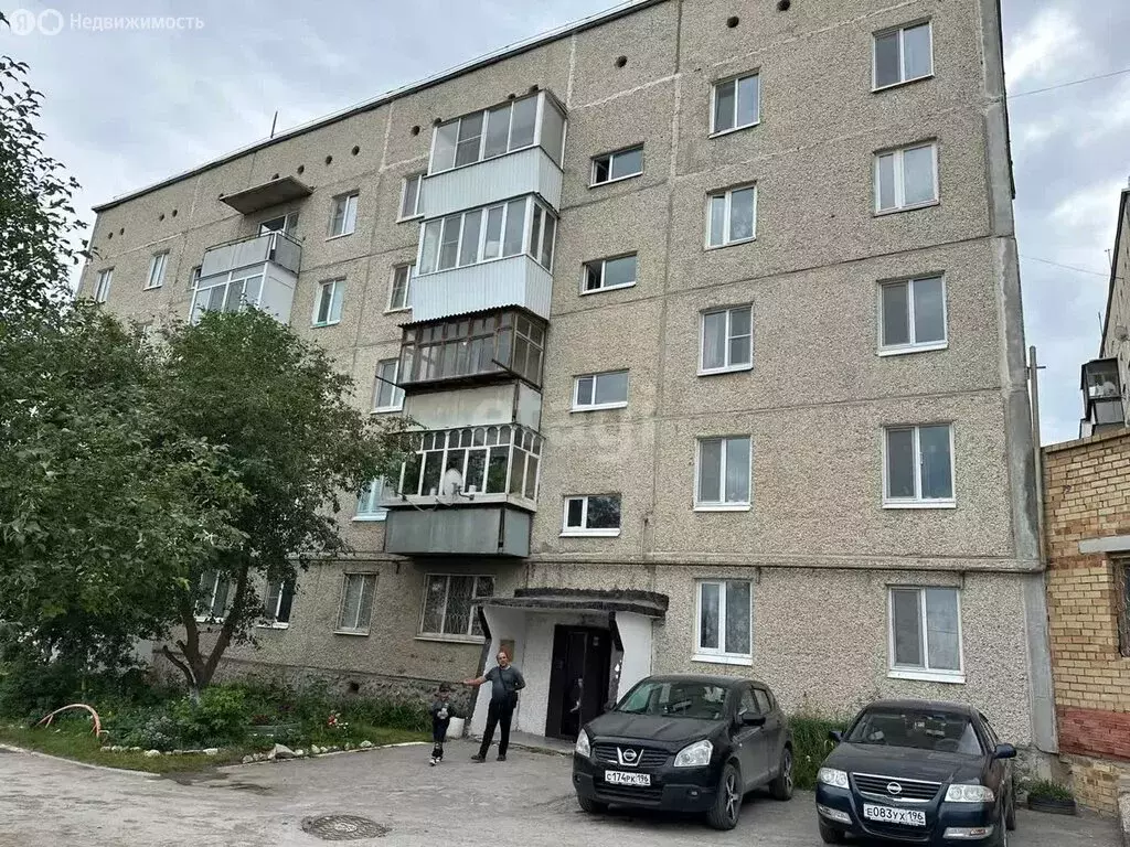 2-комнатная квартира: Богданович, улица Степана Разина, 56А (48.1 м) - Фото 0