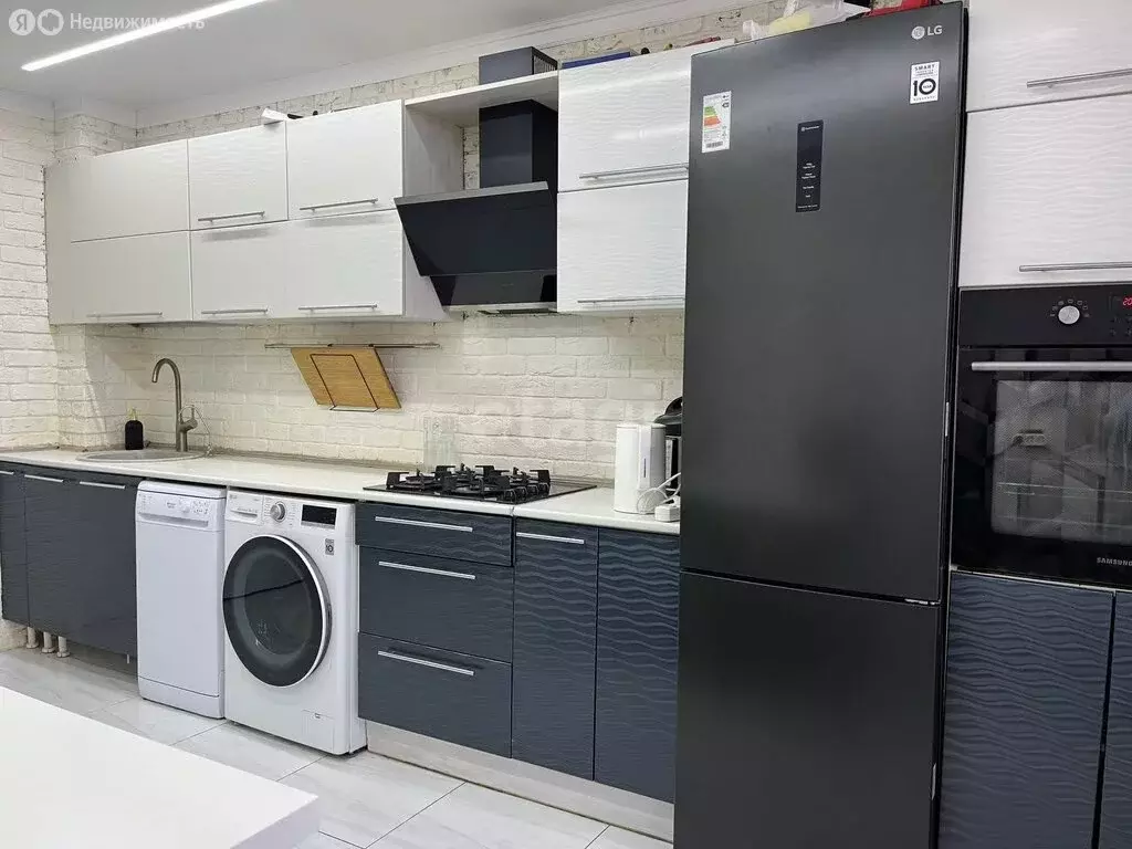 3-комнатная квартира: Стерлитамак, улица Артёма, 102 (77.6 м) - Фото 1