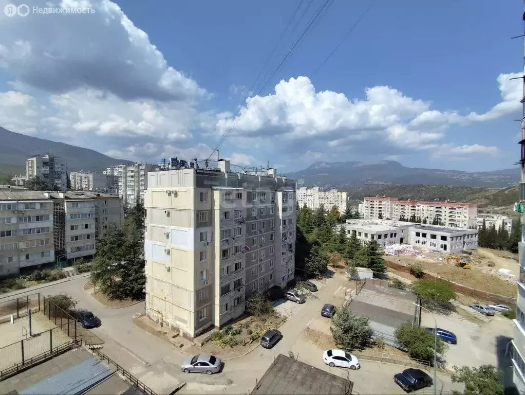 3-комнатная квартира: Алушта, улица 60 лет СССР, 10 (69.8 м) - Фото 1
