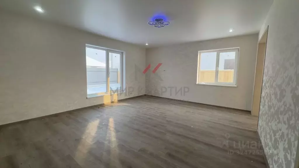 Дом в Хакасия, Усть-Абаканский район, пос. Тепличный ул. С.А. Есенина ... - Фото 1