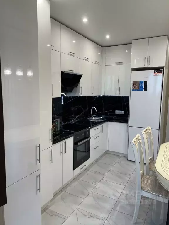 2-к кв. Астраханская область, Астрахань Бакинская ул., 90 (70.0 м) - Фото 1