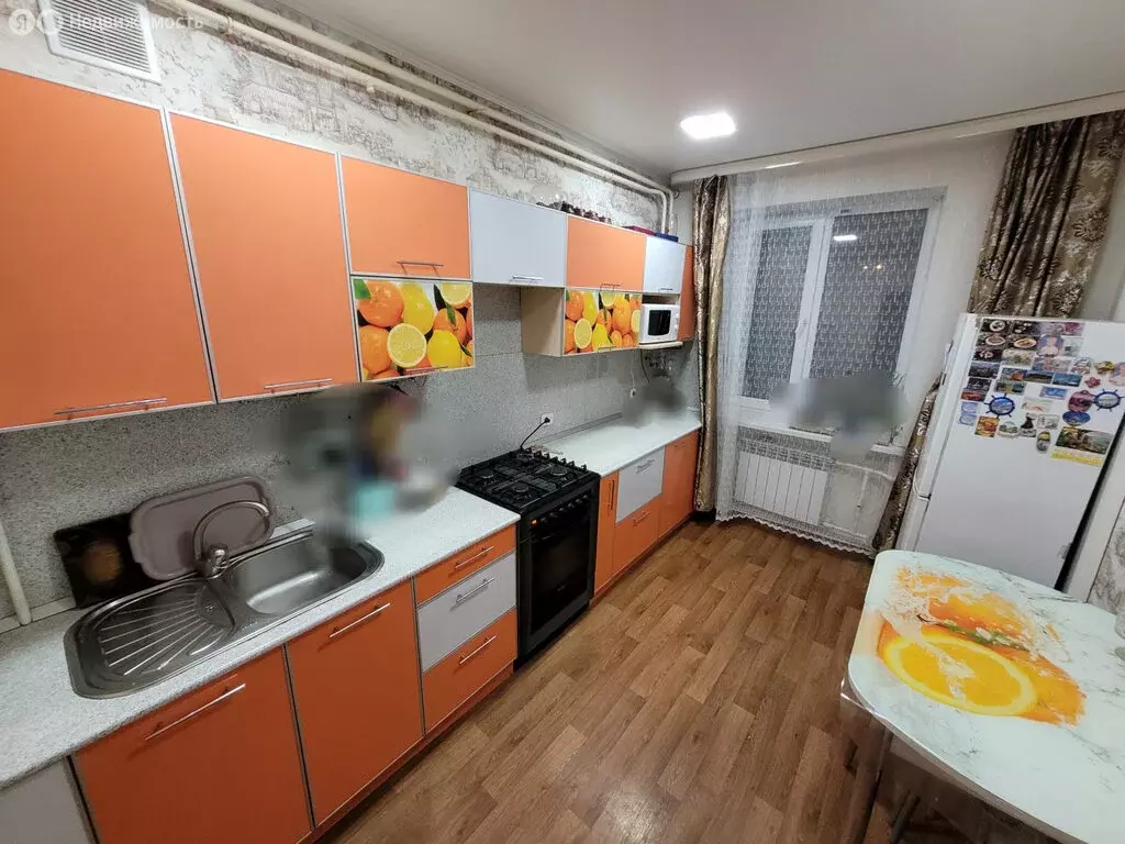 3-комнатная квартира: Октябрьский, улица Горького, 6 (63.3 м) - Фото 0
