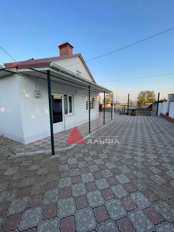 Дом в Крым, Черноморский район, Медведевское с/пос, с. Медведево ул. ... - Фото 2