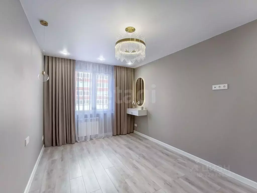 3-к кв. Тюменская область, Тюмень ул. Салтыкова-Щедрина, 59 (80.1 м) - Фото 1