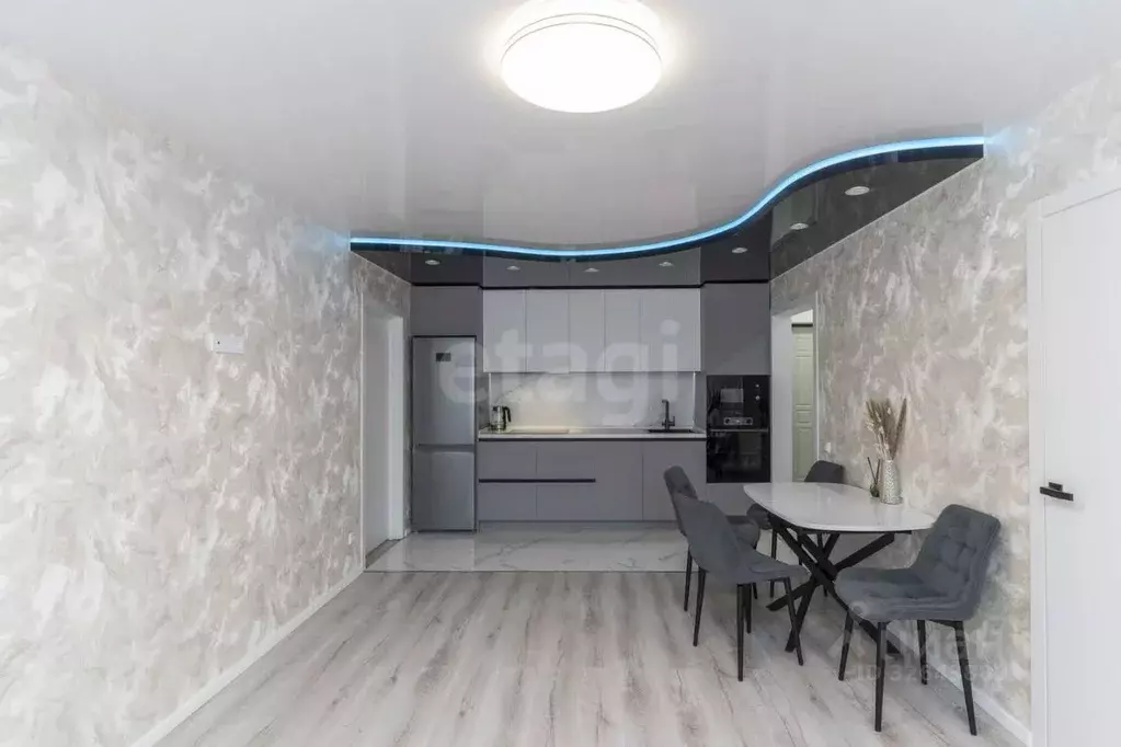 2-к кв. Тюменская область, Тюмень ул. Федюнинского, 56 (58.9 м) - Фото 0