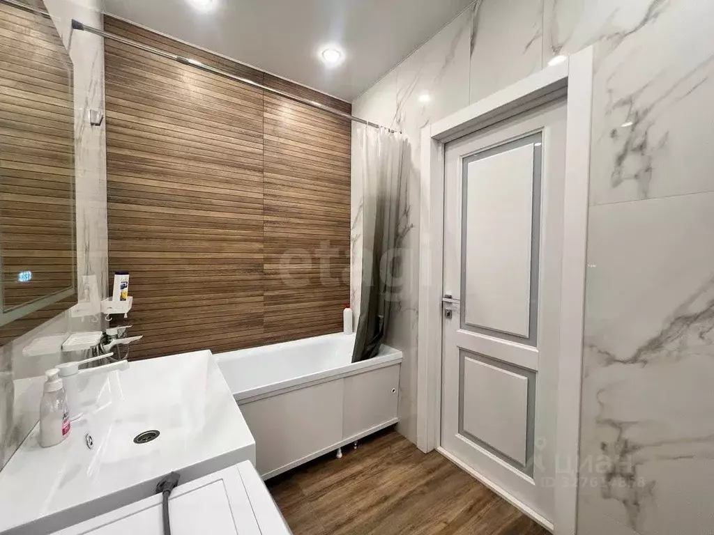 1-к кв. Тюменская область, Тюмень ул. Краснооктябрьская, 8 (40.0 м) - Фото 1