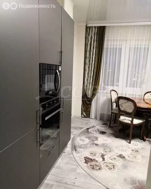 2-комнатная квартира: Тюмень, улица Федюнинского, 64 (64.3 м) - Фото 1