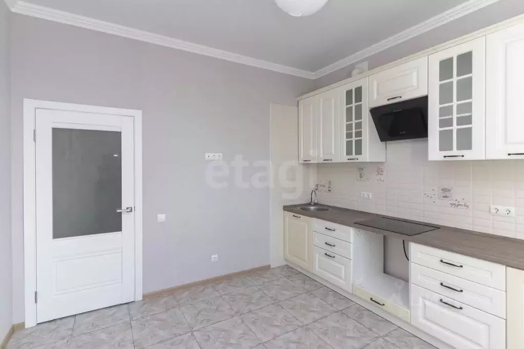 1-к кв. Тюменская область, Тюмень 6-й мкр, ул. Валерии Гнаровской, ... - Фото 0