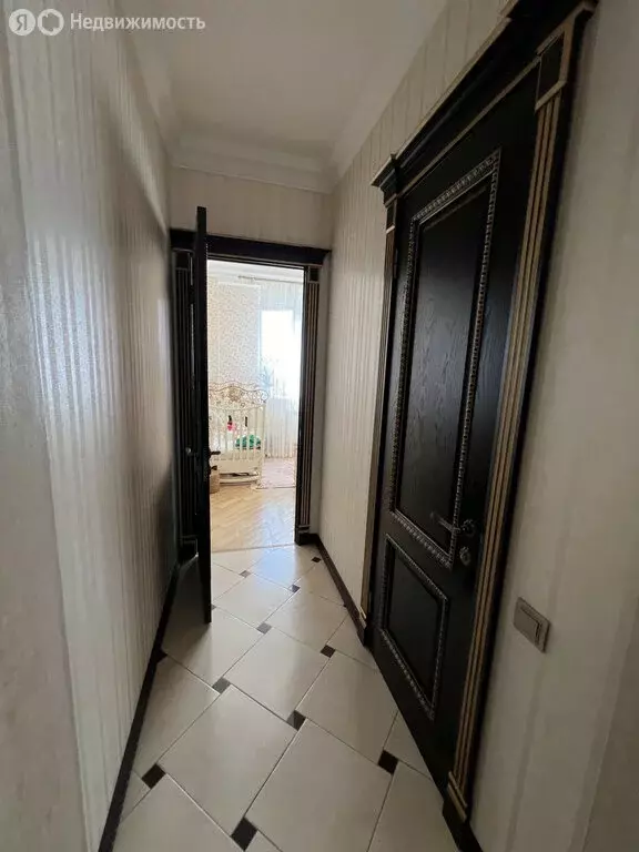 3-комнатная квартира: Махачкала, улица Хуршилова, 7 (100 м) - Фото 2