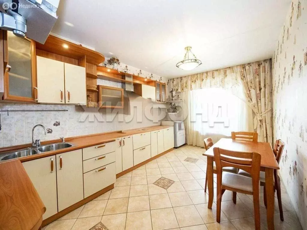 3-комнатная квартира: Новосибирск, улица Галущака, 3 (115 м) - Фото 0