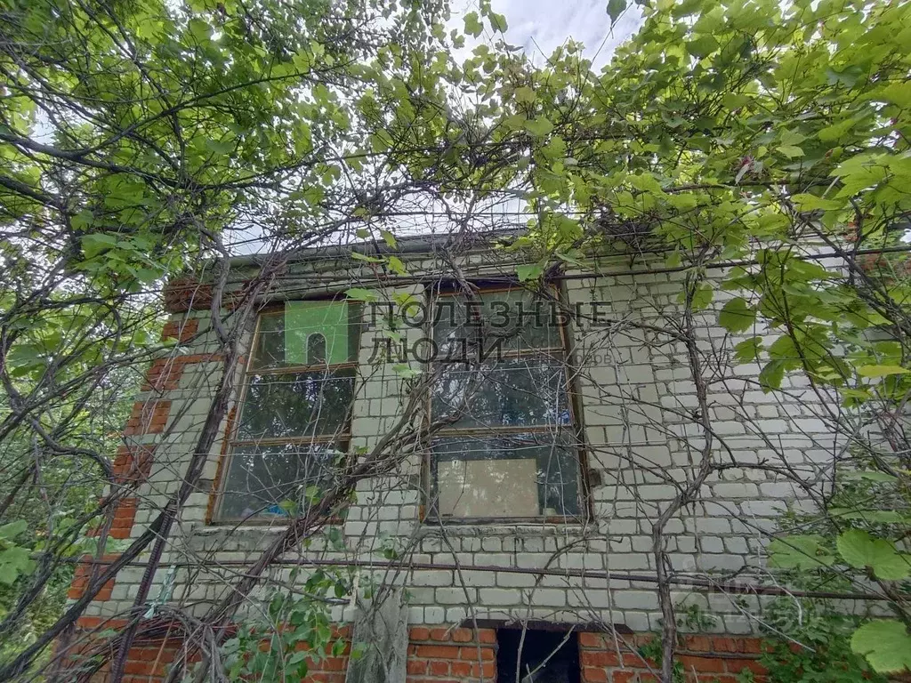 Дом в Саратовская область, Красноармейский район, Луганское ... - Фото 0